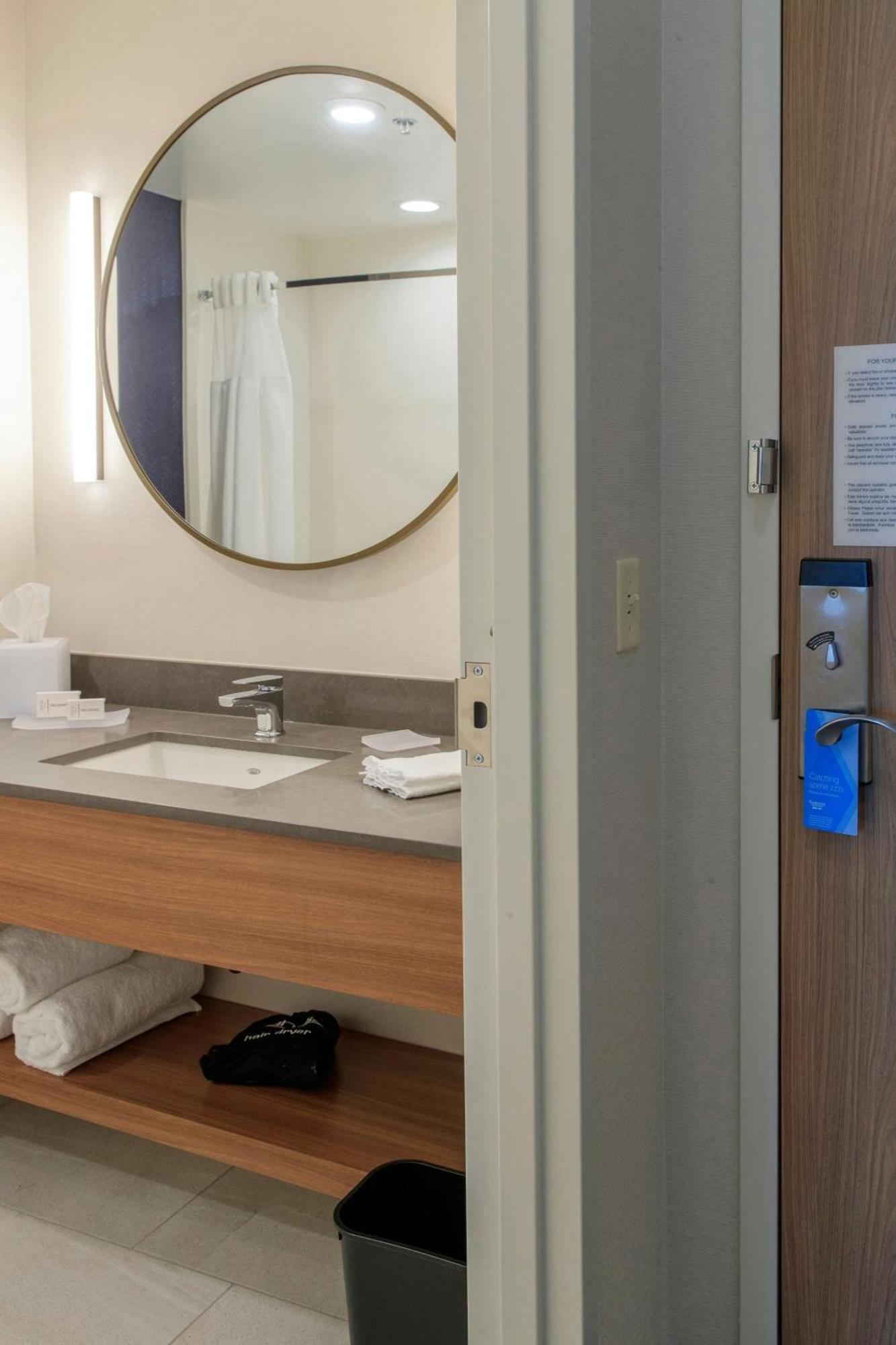 Fairfield Inn & Suites By Marriott Philadelphia Valley Forge/Great Valley Berwyn Exterior photo