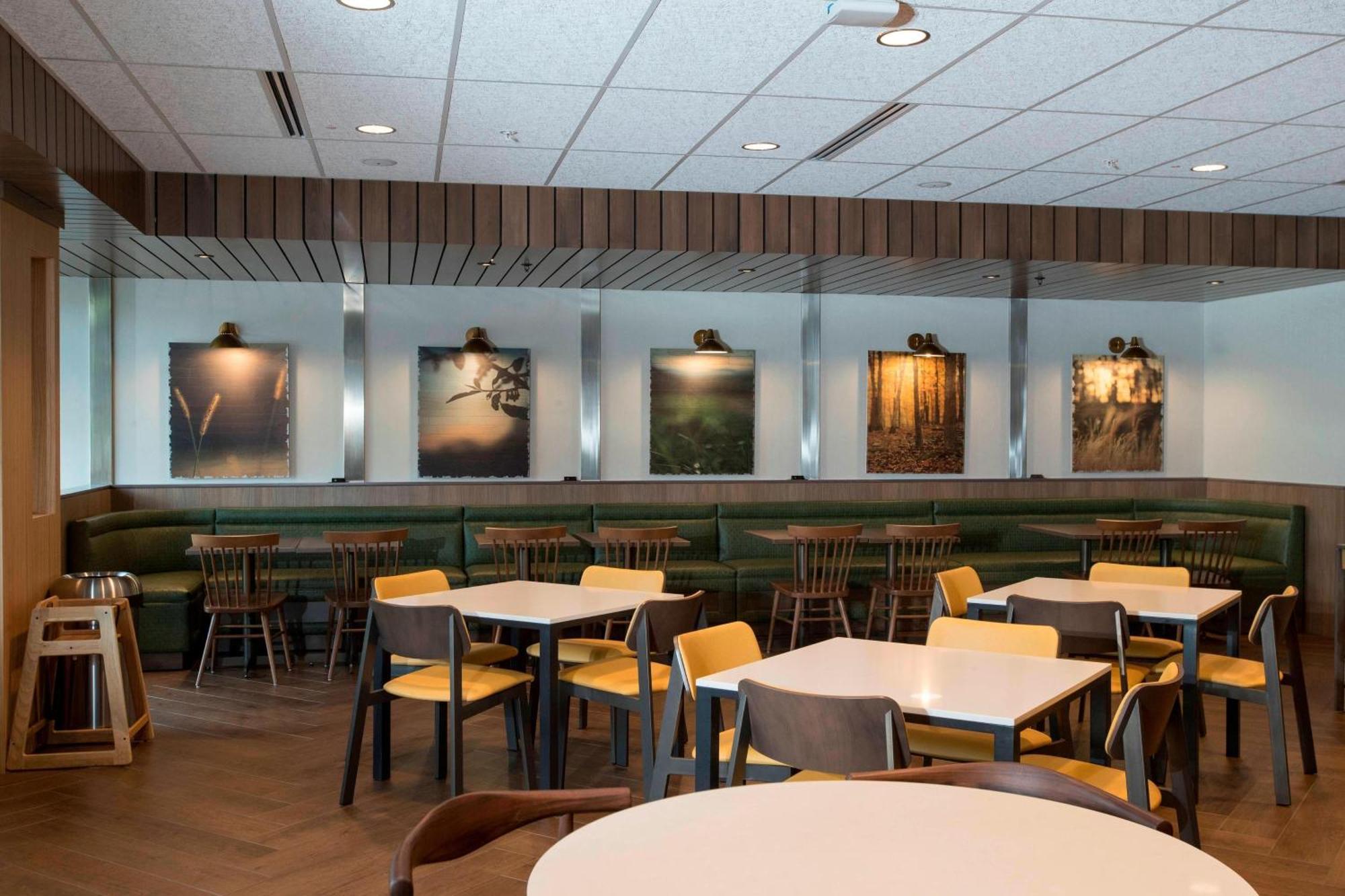 Fairfield Inn & Suites By Marriott Philadelphia Valley Forge/Great Valley Berwyn Exterior photo