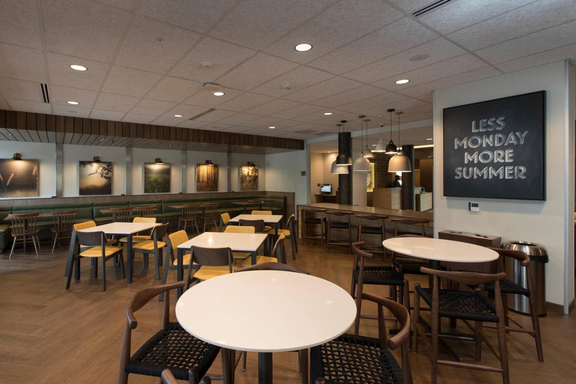 Fairfield Inn & Suites By Marriott Philadelphia Valley Forge/Great Valley Berwyn Exterior photo