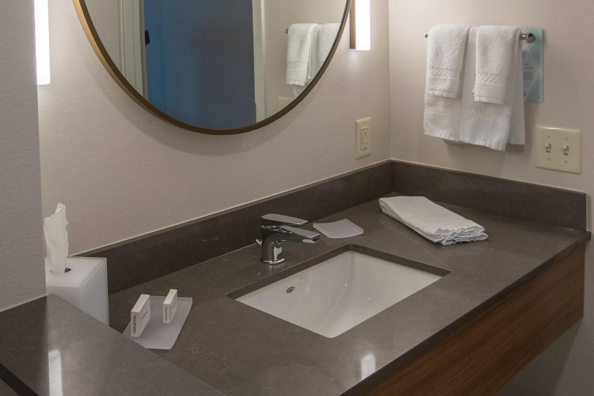 Fairfield Inn & Suites By Marriott Philadelphia Valley Forge/Great Valley Berwyn Exterior photo