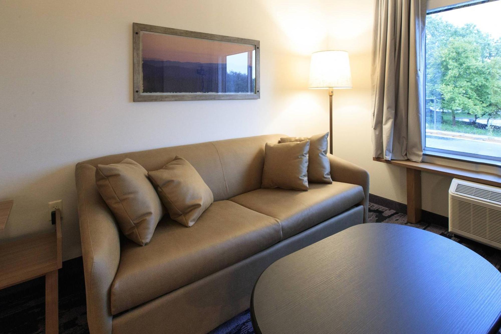 Fairfield Inn & Suites By Marriott Philadelphia Valley Forge/Great Valley Berwyn Exterior photo